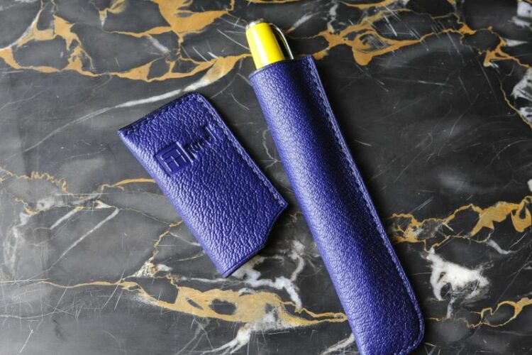 Etui à stylo en cuir de chèvre bleu encre Ruadh