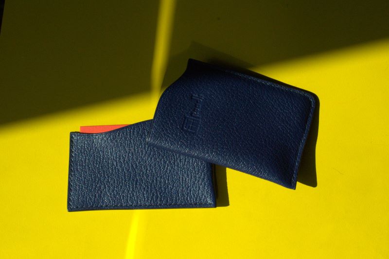 Porte cartes en cuir bleu encre luxe Ruadh Rennes